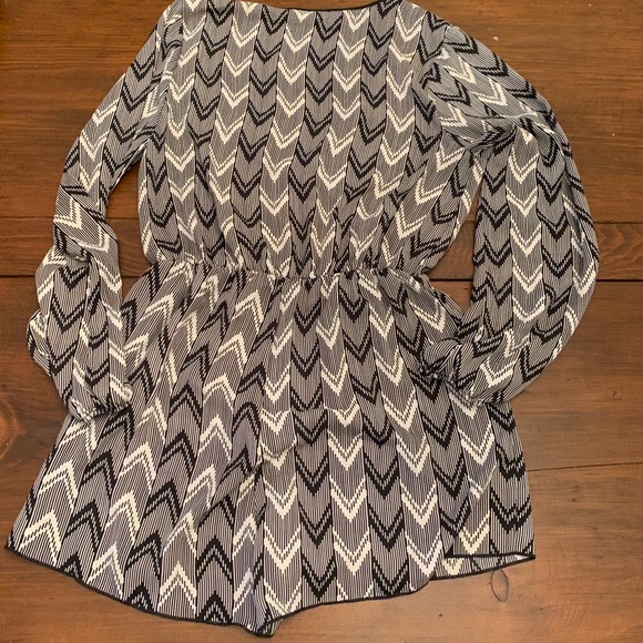 Black white romper - Picture 4 of 5